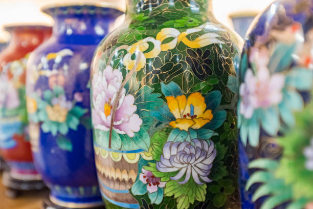 Chinese cloisonne craft bottle, patterns on the bottle body