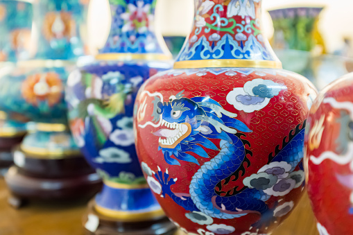 Chinese cloisonne craft bottle, patterns on the bottle body
