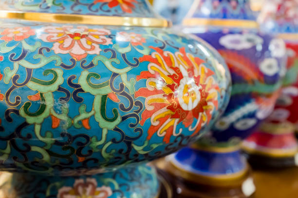 Chinese cloisonne craft bottle, patterns on the bottle body