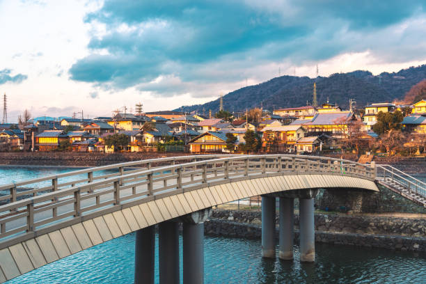 kuvapankkikuvat ja rojaltivapaat kuvat aiheesta silta uji-joen yli kiotossa, japanissa - uji kyoto