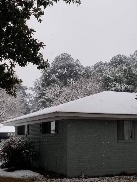 istock Exterior of home in winter 1477877546