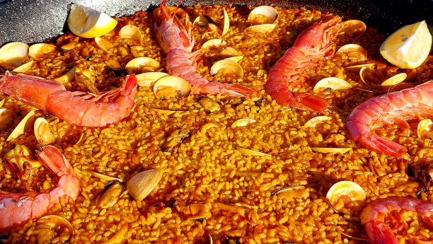 istock Clam and prawn paella 1477878823