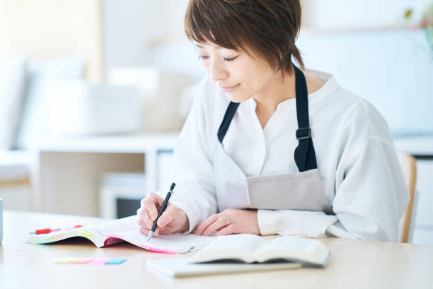 istock A woman in an apron studying by text 1477913028