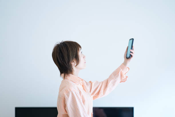 istock A woman holding a smartphone 1477914252