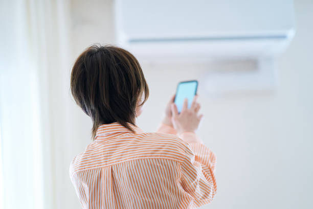 istock A woman holding a smartphone 1477914265