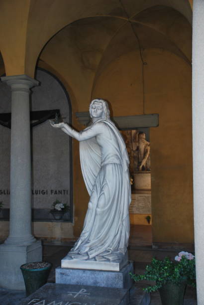 istock Detail of a tomb 1477990141