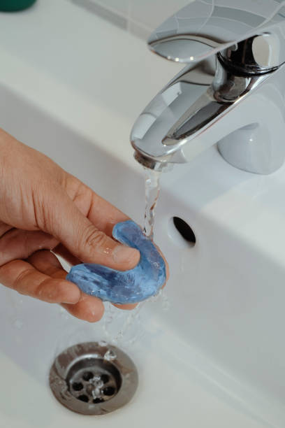 istock man rinsing his occlusal splint 1478018732