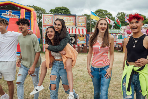istock Friends Enjoying the Weekend 1478029719