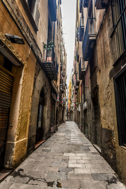 istock Small Alleyway In Barcelona, Spain 1478095574