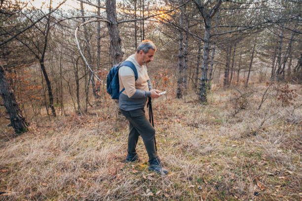 istock Hiking and mobile phone 1478130565