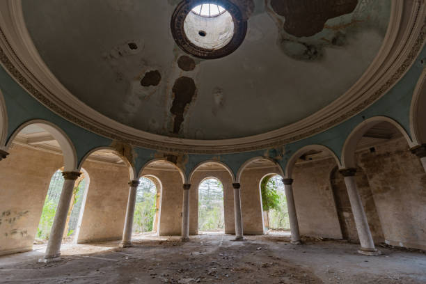 istock Round hall with colonnade in old abandoned palace 1478134300