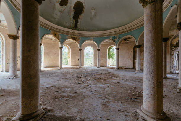 istock Round hall with colonnade in old abandoned palace 1478134349