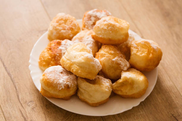 istock Ruddy donuts sprinkled with powdered sugar in a plate 1478142339