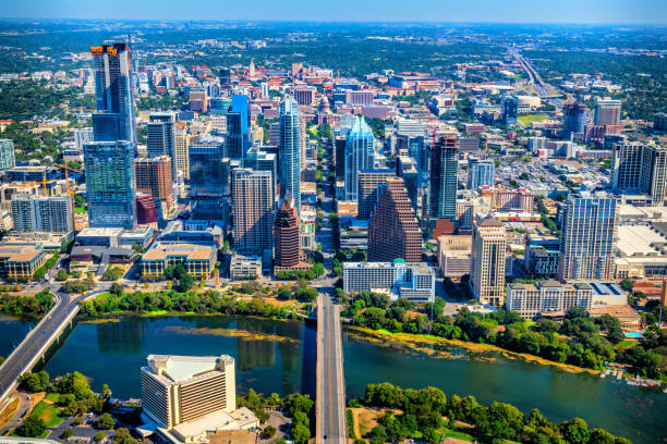 istock Street to the Texas State Capitol 1478155272