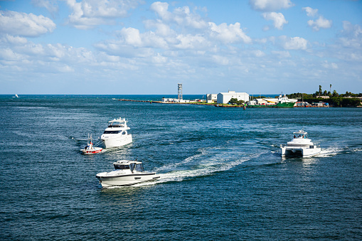 istock Bay and coast in clear, sunny weather, with yachts in motion in Fort Lauderdale, Florida, USA. 1478157620