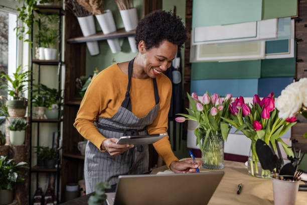 istock Concept of selling products online 1478180819