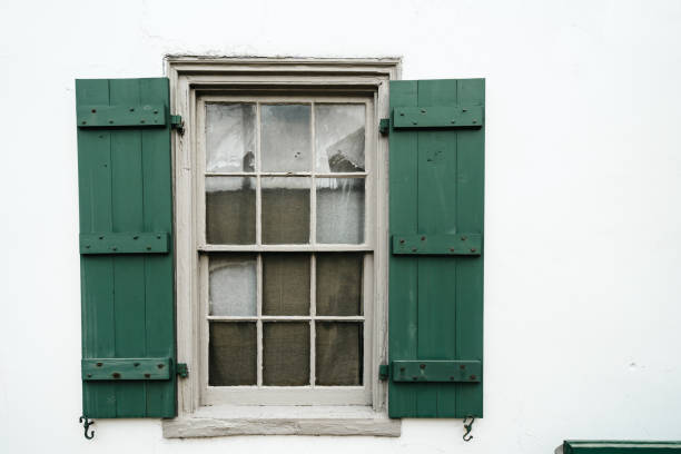 istock Green shutters on a window - oldest house St. Augustine Florida. White walls 1478212381