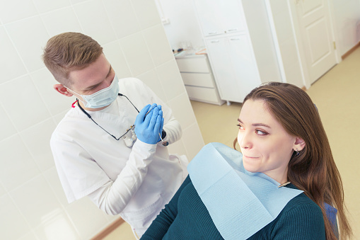 at the dentist's appointment, the patient is afraid and does not allow an examination of the mouth