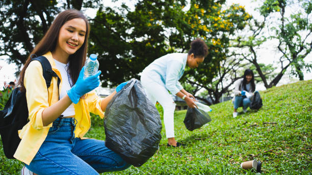istock Volunteer activity of multiracial students. 1478266465