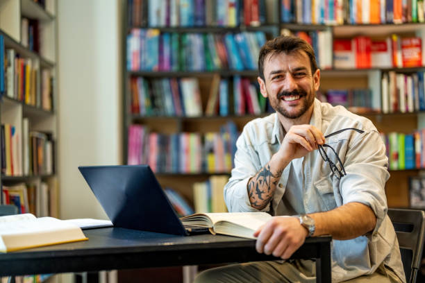 portrait of high school teacher at school library - professor library librarian university imagens e fotografias de stock