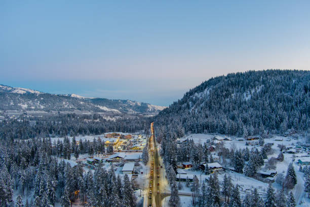 ливенворт, вашингтон возле рождества - tree leavenworth snow sky стоковые фото и изображения