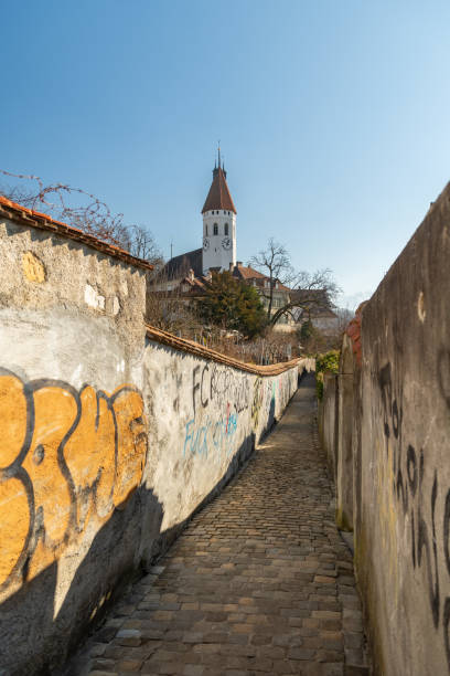 kościół miejski w centrum thun w szwajcarii - thun cityscape famous place switzerland zdjęcia i obrazy z banku zdjęć