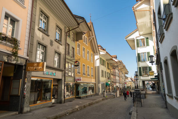 historic old town in the city of thun in switzerland - thun switzerland facade european culture imagens e fotografias de stock