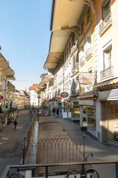 historyczne stare miasto w mieście thun w szwajcarii - thun cityscape famous place switzerland zdjęcia i obrazy z banku zdjęć