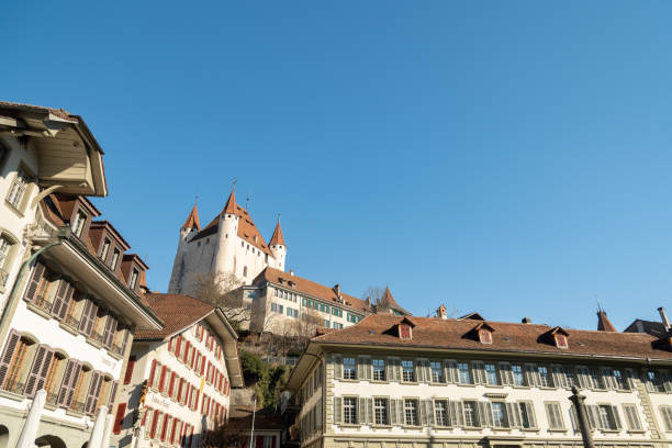 historyczne stare miasto w mieście thun w szwajcarii - thun cityscape famous place switzerland zdjęcia i obrazy z banku zdjęć