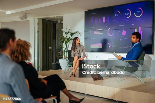 istock Specialist presenting lecture to businesspeople in conference hall. 1478372866
