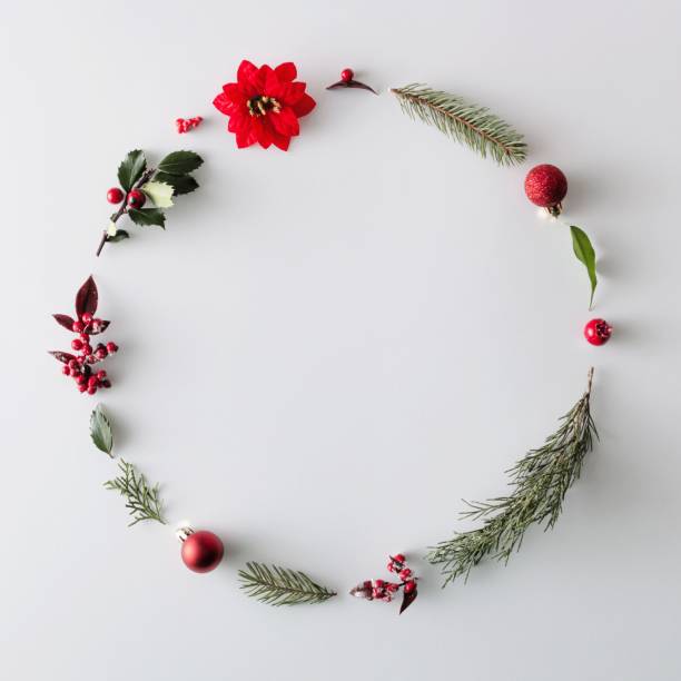 istock Composition of a round frame made of pine tree branches and Christmas decorations 1478427973