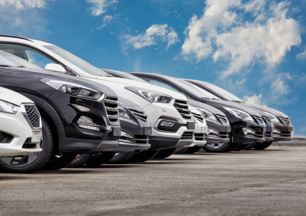 kuvapankkikuvat ja rojaltivapaat kuvat aiheesta autot myytävänä stock lot row - liikennemuoto