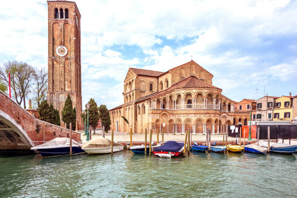 istock Daylight view to parked boats and historic architecture building 1478466583