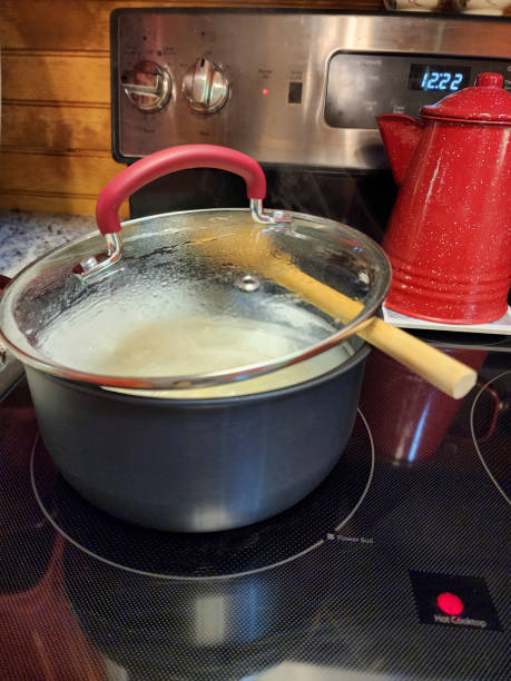 istock Wooden spoon between pot and lid to prevent spillovers. 1478496643