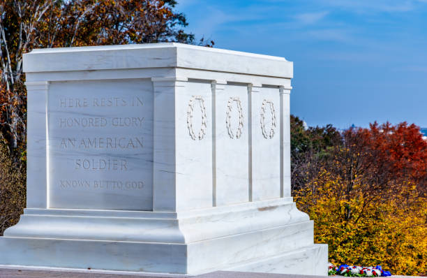 grabmal des unbekannten soldaten - tomb tomb of the unknown soldier arlington national cemetery place of burial stock-fotos und bilder