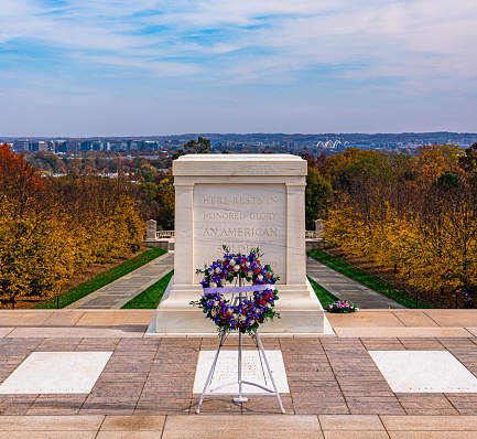 A picture of the tombstones at the Arlington National Cemetery.