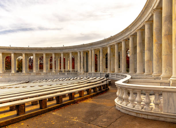 Memorial Amphitheater Memorial Amphitheater located in Arlington National Cemetery. The Cemetery is one of the famous tourist destinations in the USA. About 400,000 people are buried in its 639 acres land. memorial amphitheater stock pictures, royalty-free photos & images