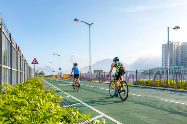 tseung kwan o cycling route - cyclone fence imagens e fotografias de stock