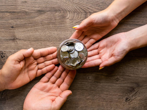 istock Transfer of the can from hand to hand 1478656038
