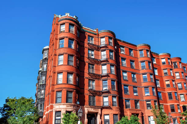 istock An old apartment building in Boston 1478658086