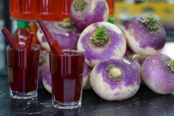 jus de navet style adana dans un verre - turnip photos et images de collection