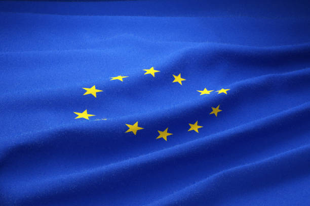 bandierina dell'unione europea su tessuto ondulato. - european union flag european community photography textured effect foto e immagini stock