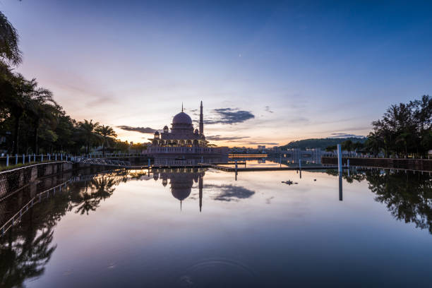 istock sunrise at putrajaya 1478723893