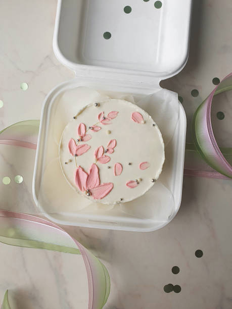 istock Small white bento cake with a drawn pink flowers 1478728836