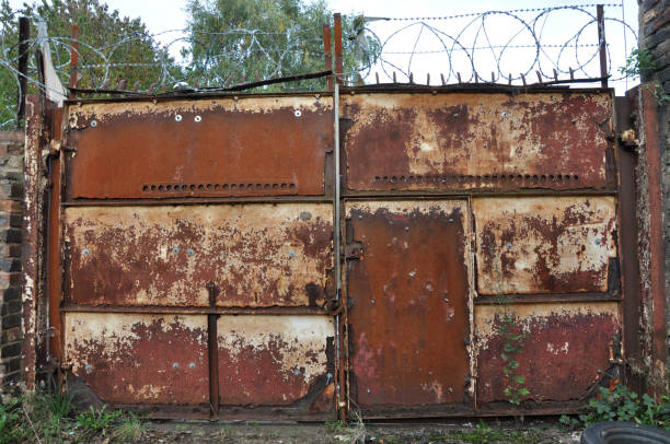 istock Rusty iron gate of abandoned building 1478737874