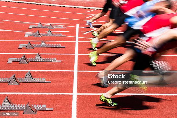 Inizio Sprint In Atletica Leggera - Fotografie stock e altre immagini di Linea di partenza - Attrezzatura sportiva - Linea di partenza - Attrezzatura sportiva, Atletica leggera, Correre