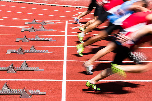 sprint start in track and field athletes in sprint start in track and field start block stock pictures, royalty-free photos & images