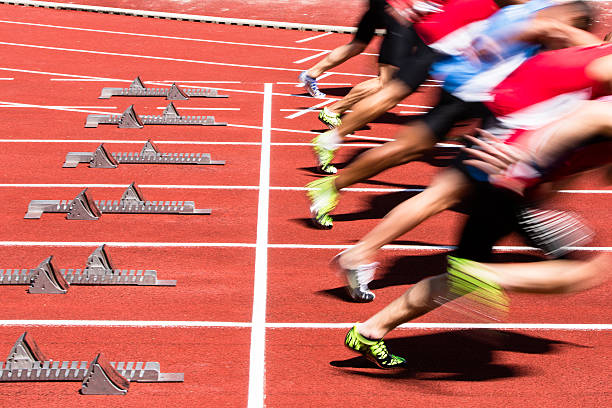 sprint em pista e campo início - evento de pista imagens e fotografias de stock