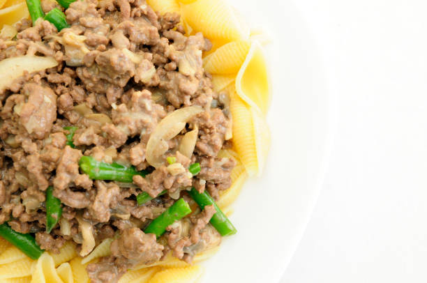 hamburger stroganoff with green beans over shell pasta