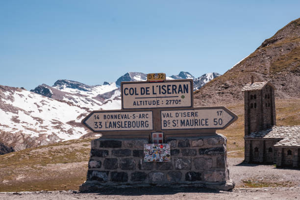Cartel con indicaciones Col de L'Iseran punto más alto - foto de stock